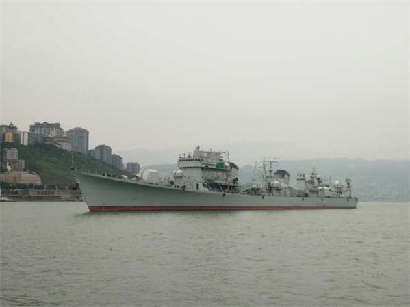 （有修改）【B】海軍退役軍艦“166艦”到達重慶巫山