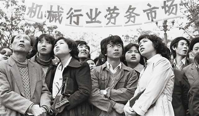 網信辦要求【聚焦重慶】40年：鏡頭中的“重慶第一次”