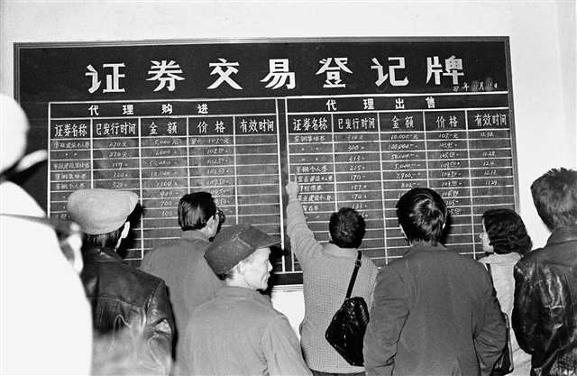 網信辦要求【聚焦重慶】40年：鏡頭中的“重慶第一次”