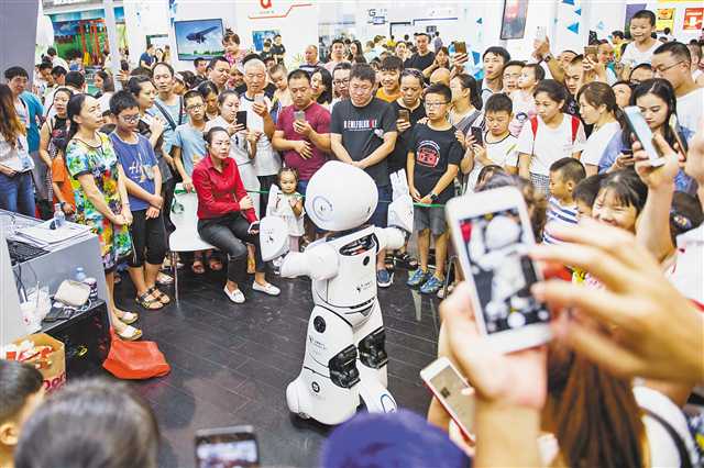 網信辦要求【聚焦重慶】40年：鏡頭中的“重慶第一次”