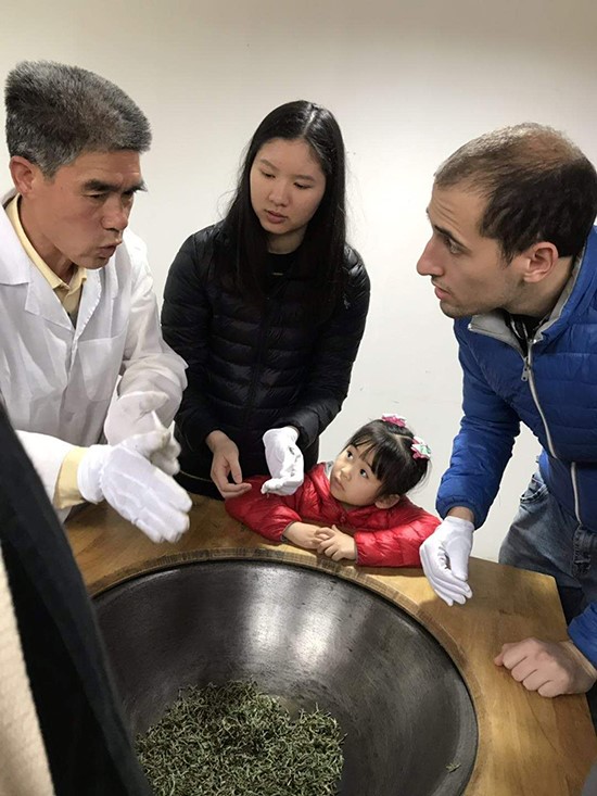 急稿【CRI專稿 列表】重慶巴南辦非遺大集 外國友人為巴南傳統文化點讚