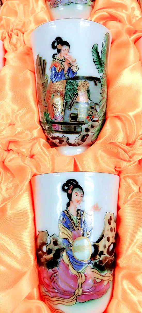【重慶文玩藝術品專題　瓷器　右大圖】清乾隆年制十二金釵杯
