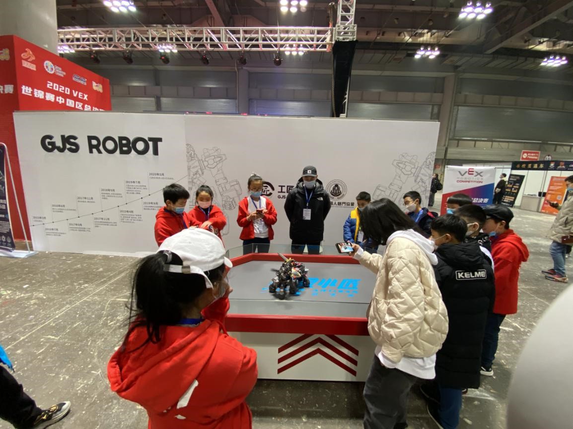 （第一張圖需要裁一下 全是後腦勺）（急稿）【B】VEX2020機器人世界錦標賽中國總決賽12月25日在重慶南岸揭幕