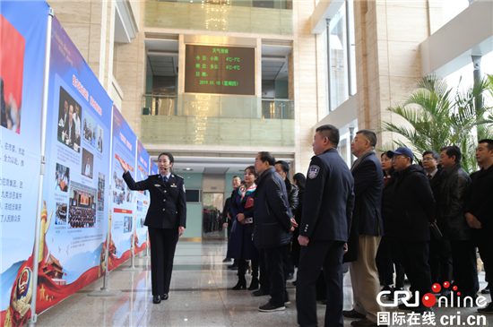 【CRI專稿 列表】重慶警方問計於民 邀監督員代表走進警營建言獻策