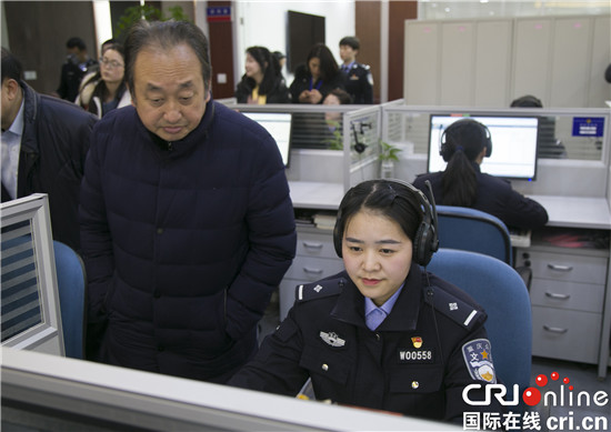 【CRI專稿 列表】重慶警方問計於民 邀監督員代表走進警營建言獻策