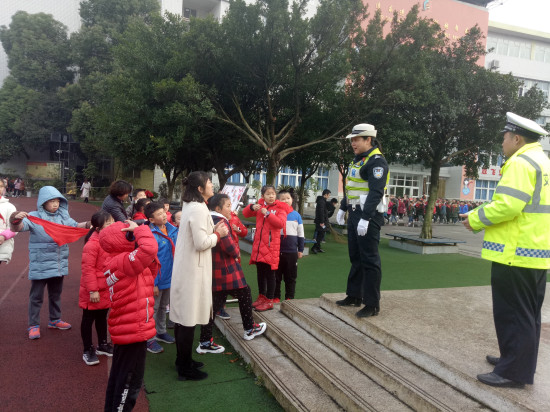 【法制安全】重慶九龍坡警方全力上好“開學第一課”