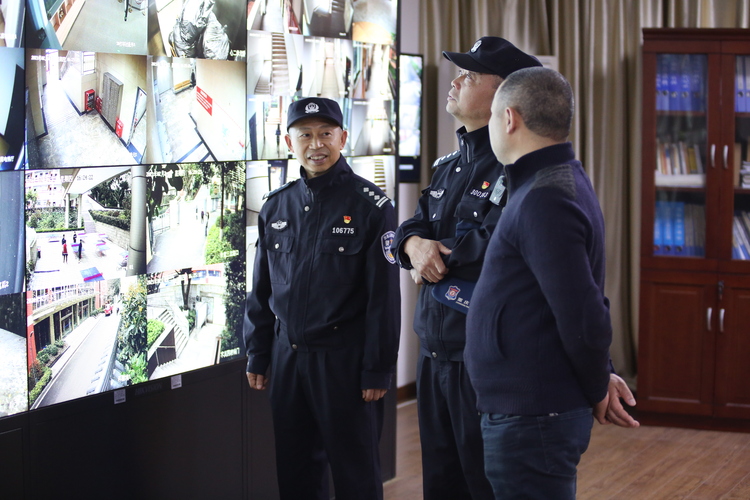 【B】護航開學季 重慶九龍坡警方提前“返校報到”