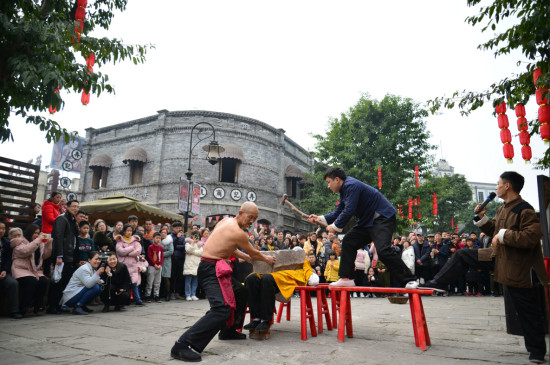 【行遊巴渝 圖文】重慶兩江國際影視城“五一”活動層出不窮