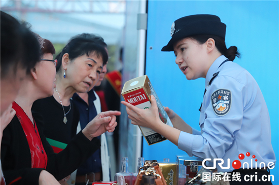 【CRI專稿 列表】重慶警方開展打擊和防範經濟犯罪主題宣傳日活動【內容頁標題】重慶警方開展“5·15”打擊和防範經濟犯罪主題宣傳日活動