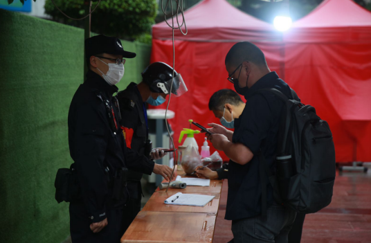 【OK】【渝中公安分局供稿】開學首日平穩有序 重慶渝中警方全力守護校園“安全門”