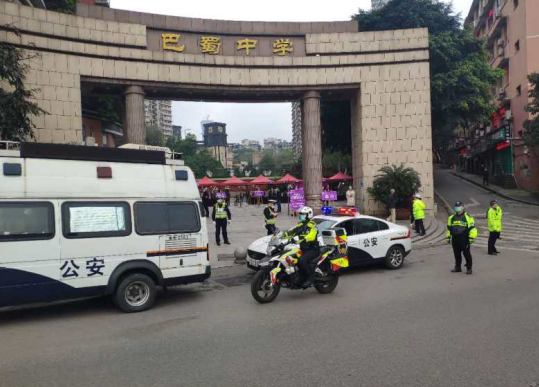 【OK】【渝中公安分局供稿】開學首日平穩有序 重慶渝中警方全力守護校園“安全門”