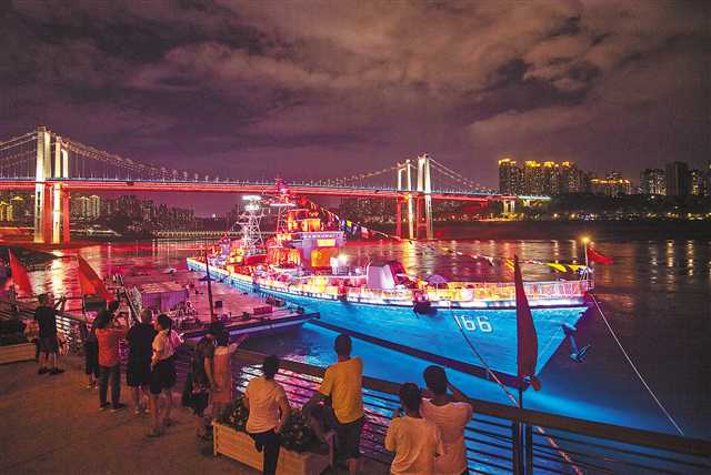 慶祝建黨百年 166艦今晚正式亮燈