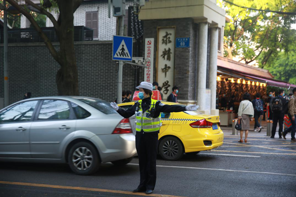 【OK有修改】重慶第二批學校開學復課 渝中警方“有備而來”安全護航