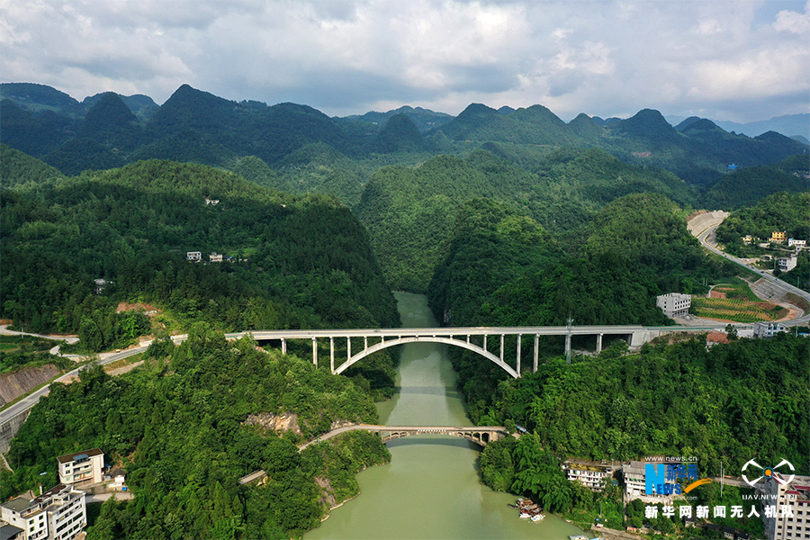 【城市遠洋】重慶黔江：峽谷架橋變通途
