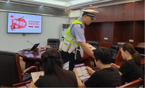 【原創】重慶雲陽交巡警開展拒絕酒駕進機關交通安全宣傳活動_fororder_WPS圖片-修改尺寸