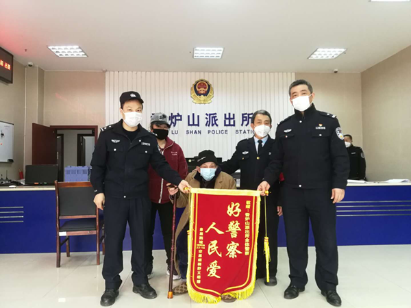 重慶高新區民警架起警民連心橋