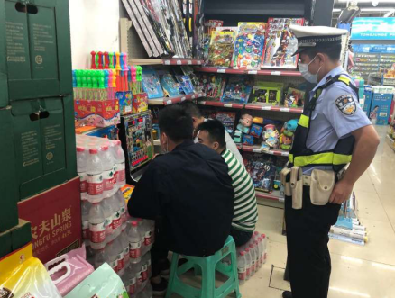 【B】重慶沙坪壩：男子沉迷便利店賭博機 民警潛入查封沒收