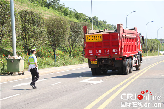 【CRI專稿 列表】重慶交巡警整治運渣車顯成效：逾兩月查違超1.5萬件