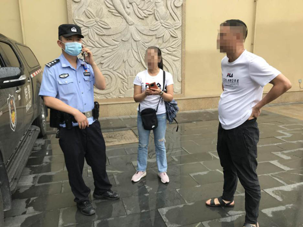 【B】重慶高新區：女孩堵氣離家出走 民警暖心勸回