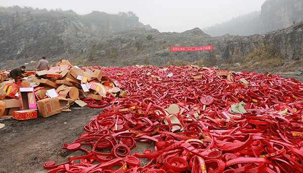 【原創】重慶市涪陵區集中銷毀9000件非法煙花爆竹_fororder_圖片2