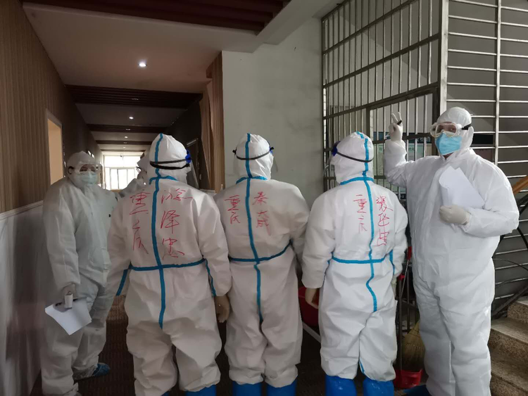 【B】重慶忠縣中醫醫院內二科主任張華忠：以身作則 救死扶傷勇擔當