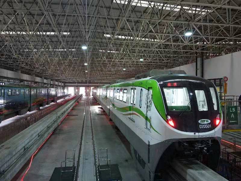 提高線路運能 重慶單軌2號線8編組列車進行空載調試