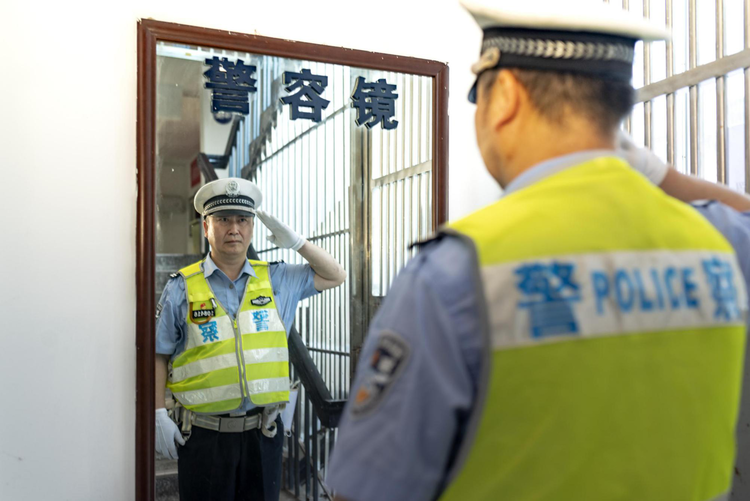 【B】重慶北碚民警李雲松：護航高考 站好最後一班崗