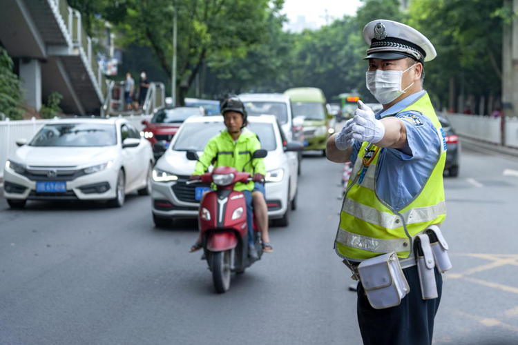 【B】重慶北碚民警李雲松：護航高考 站好最後一班崗