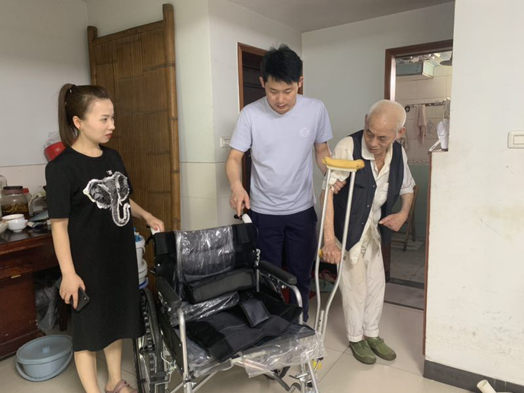 【B】重慶兩江新區嘉興社區：愛心輪椅送上門 溫情助殘暖人心