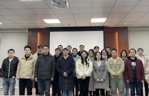 【原創】聚焦殘障人士 重慶科技學院智慧院研發團隊推出智在必行腦電控制輪椅_fororder_rBABCWKpoweAeNqBAAAAAAAAAAA080.600x387