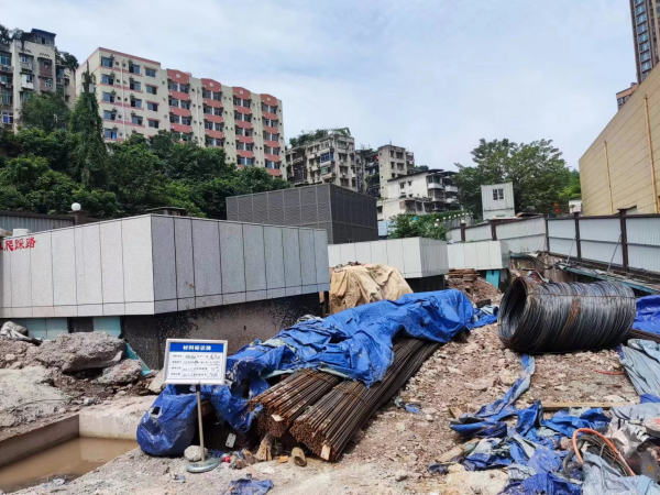 【原創】重慶軌道交通十八號線某施工單位違規堆放建渣被查處_fororder_圖片3(1)