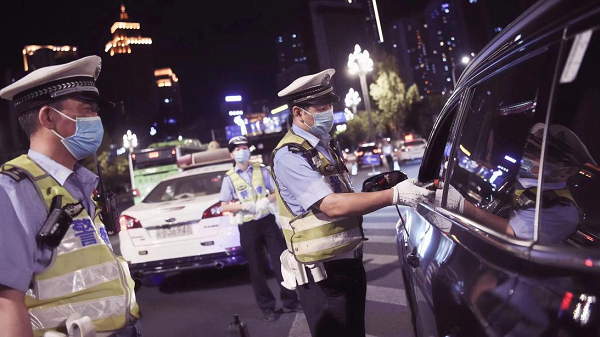 重慶南岸警方啟動第二次夏夜治安巡查宣防行動_fororder_圖片2
