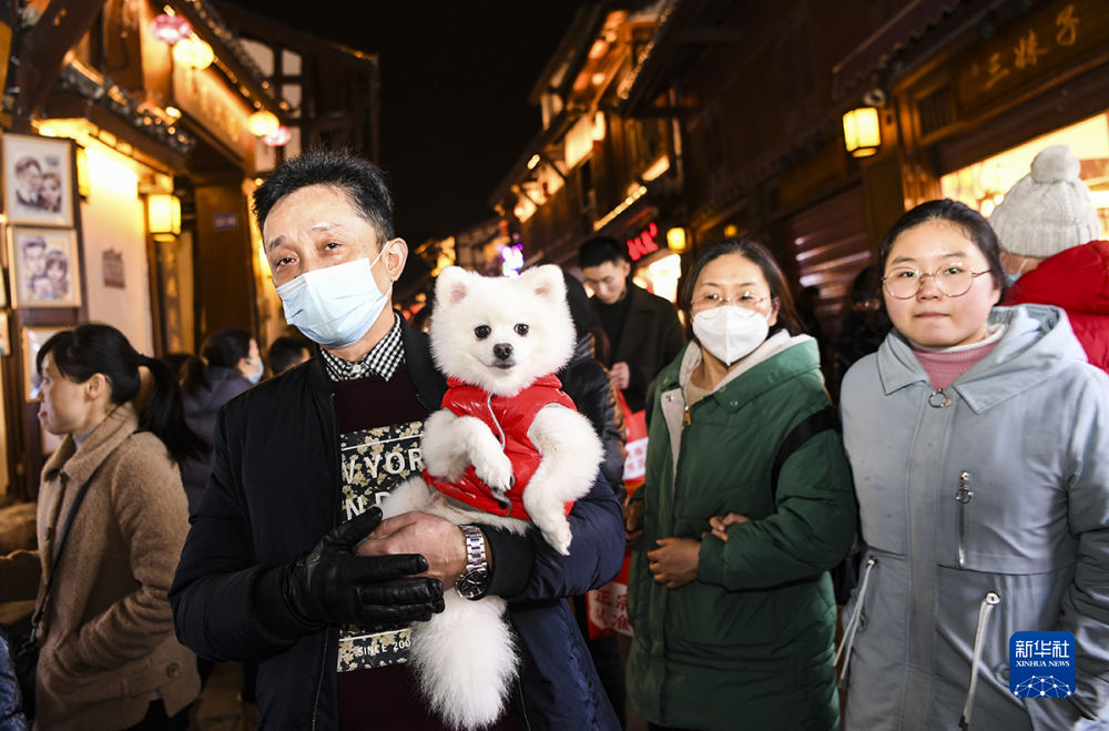 圖片新聞丨千年古鎮夜間人氣旺