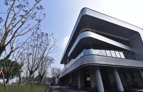 【房産汽車 列表】【房産資訊】精工打造一線江景洋樓社區 十里長江房産項目舉行開放日活動