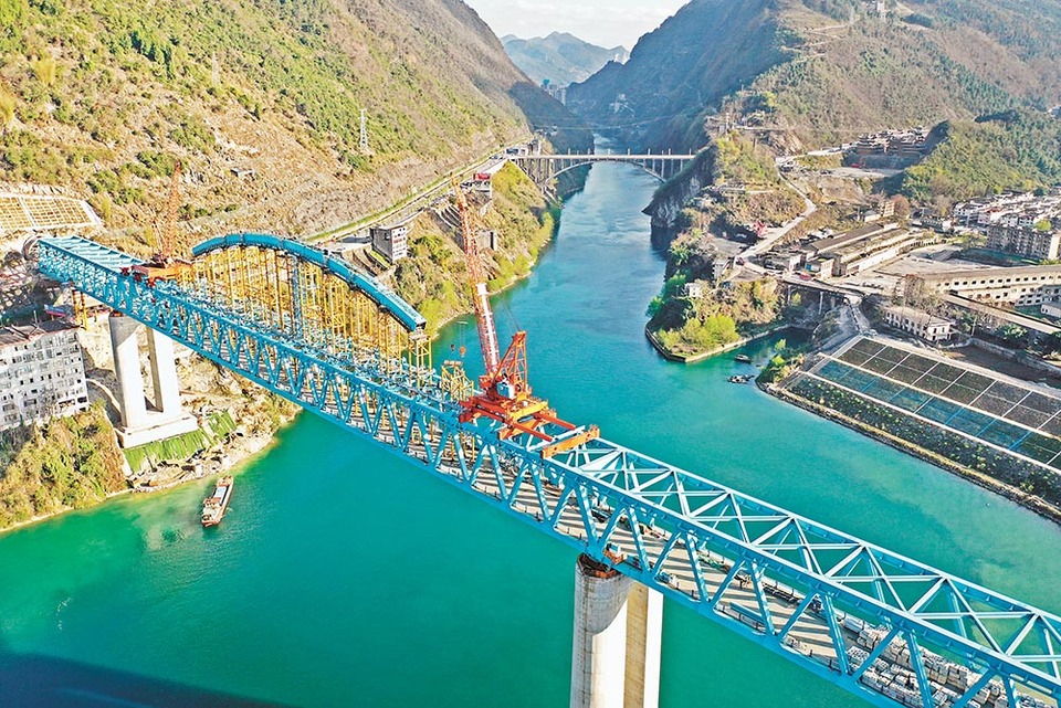 重慶：高鐵大橋建設忙