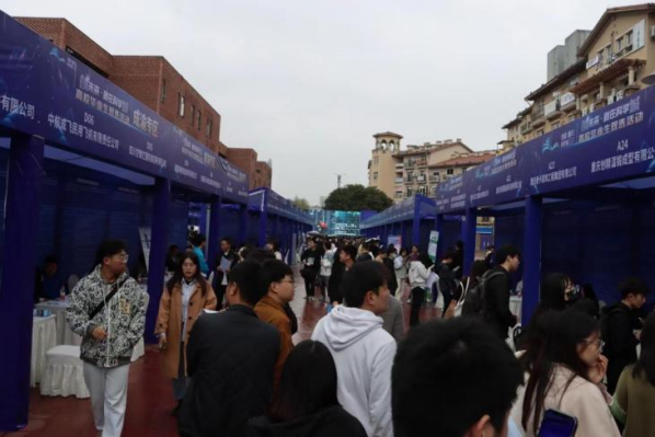 【原創】聚焦高校畢業生就業 重慶開展系列高校畢業生春季雙選會_fororder_圖片8(1)