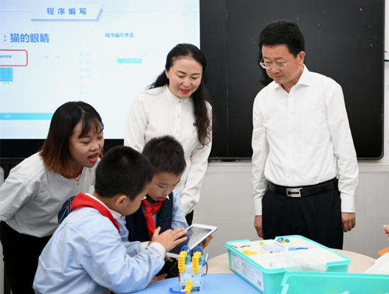 【聚焦重慶】兩江新區教育系統舉行“我和我的祖國”文藝演出【內容頁標題】重慶兩江新區教育系統舉行“我和我的祖國”文藝演出