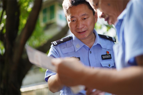 全國“工人先鋒號”重慶九龍派出所繪就“五一”好“楓”景_fororder_圖片5