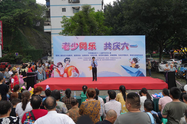 【原創】重慶兩江新區警方開展“老少同樂 共慶六一 全民反詐 你我同行”集中宣傳活動_fororder_微信圖片_20230531143520