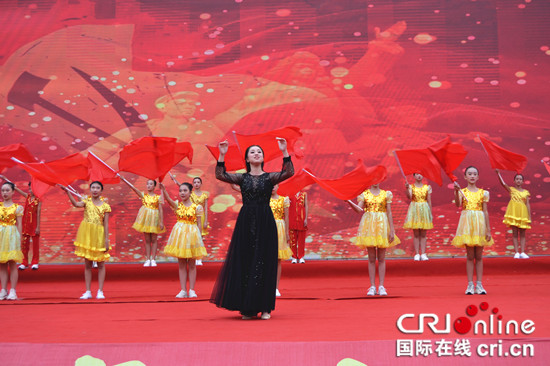 急稿【CRI專稿 列表】重慶永川萱花中學師生同臺表演致敬新中國成立70週年