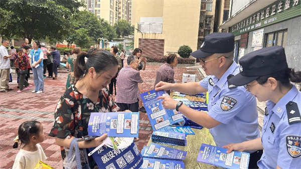 重慶大渡口公安開展“打擊整治網絡謠言宣傳周”活動_fororder_圖片1