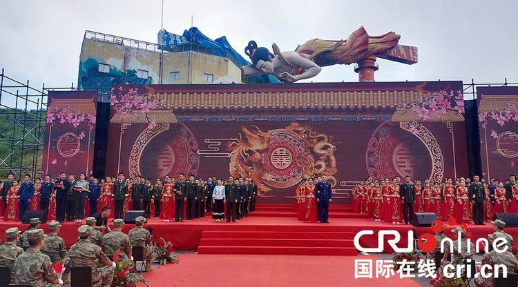 第二屆西部邊防暨駐渝部隊官兵集體婚禮在重慶武隆舉行_fororder_1