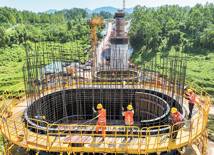 成渝中線高鐵韆鞦堰雙線特大橋加緊建設