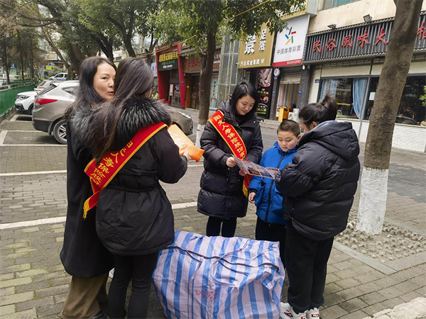 重慶：陽光人壽涪陵中支積極開展歲末年初防範非法集資宣傳教育活動_fororder_圖片1