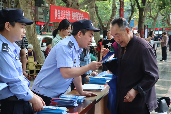 重慶各地積極開展“4·15”全民國家安全教育日宣傳活動_fororder_圖片5
