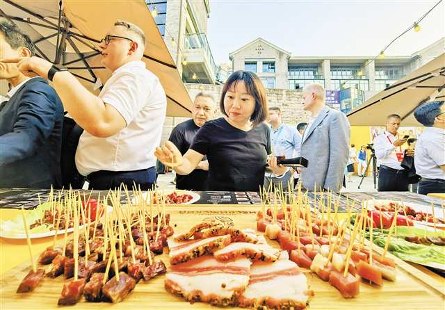全國首個國際友城美食街在渝開街
