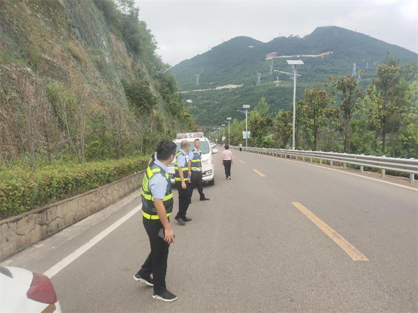 重慶巫山：護航啤酒音樂節 用心用情做好服務保障_fororder_圖片1