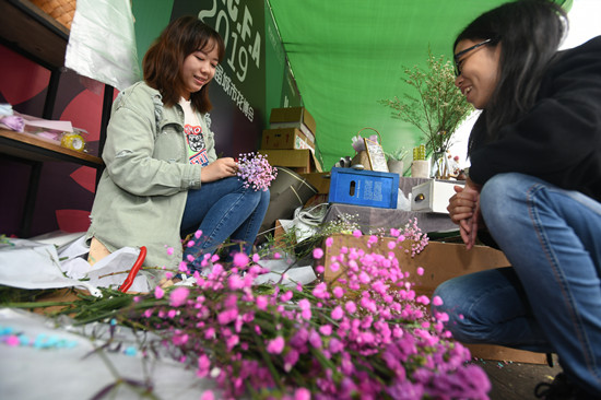 【聚焦重慶】花博會余溫未減 市民賞花展笑顏