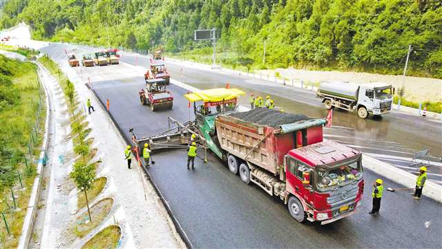 熱辣滾燙 重慶重點工程建設跑出“加速度”