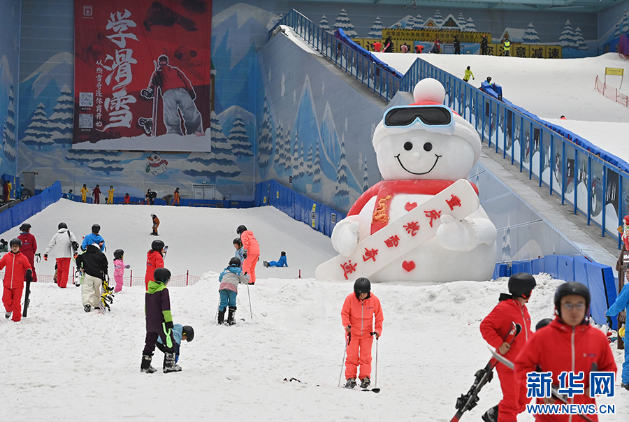 重慶：“反季玩雪”成消暑度夏新選擇